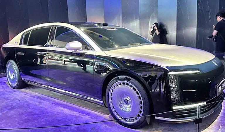 Maextro S800 премиальный электромобиль от Huawei и JAC с запасом хода до 1333 км, мощными моторами и технологиями ADS 4.0.