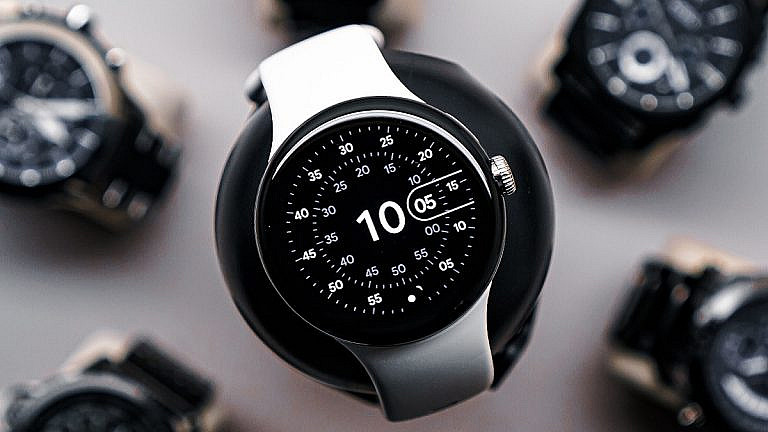 Google готовит крупное обновление Wear OS 6 с новым дизайном, Gemini на сторонних устройствах, улучшенной автономностью и удобным интерфейсом.