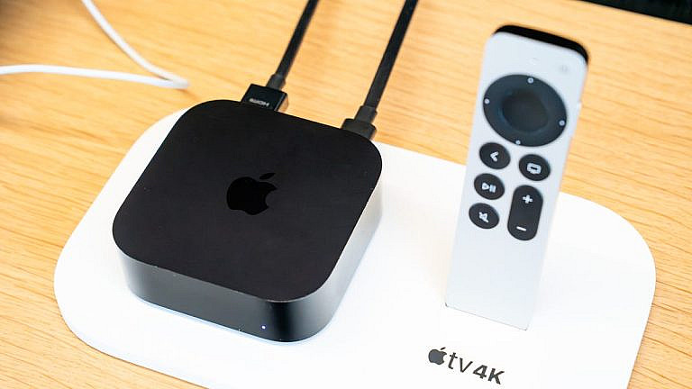Apple TV обновился до TVOS 26: новый дизайн Liquid Glass, групповое караоке в Apple Music и улучшенные субтитры FaceTime. Бесплатно.