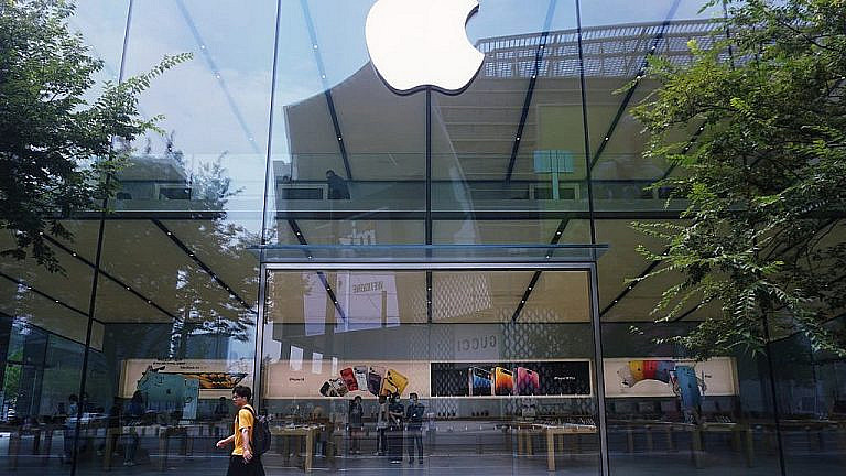 Lens Technology может стать ключевым поставщиком стекла для складного iPhone от Apple, что сулит рост выручки до 12 к 2027 году.
