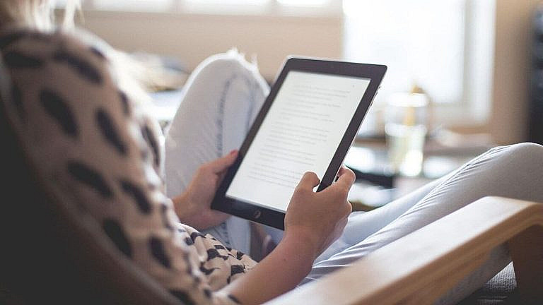 Amazon представил новые Kindle Colorsoft 16 ГБ и детскую версию с цветным экраном, подсветкой и защитным чехлом. Цены от 249.99.