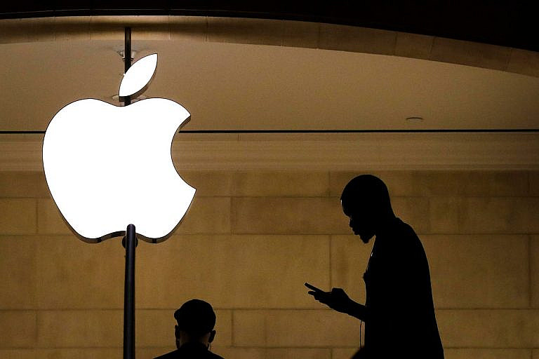 Новый iPhone 17 Air: ультратонкий дизайн 5,5 мм, вес 145 г, батарея 2800 мАч. Компромисс между минимализмом и автономностью.