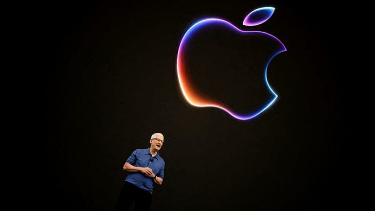 Apple открывает доступ к ИИ-технологиям для разработчиков, представив редизайн ОС и переход на годовые названия. Акции компании упали на 1,5.
