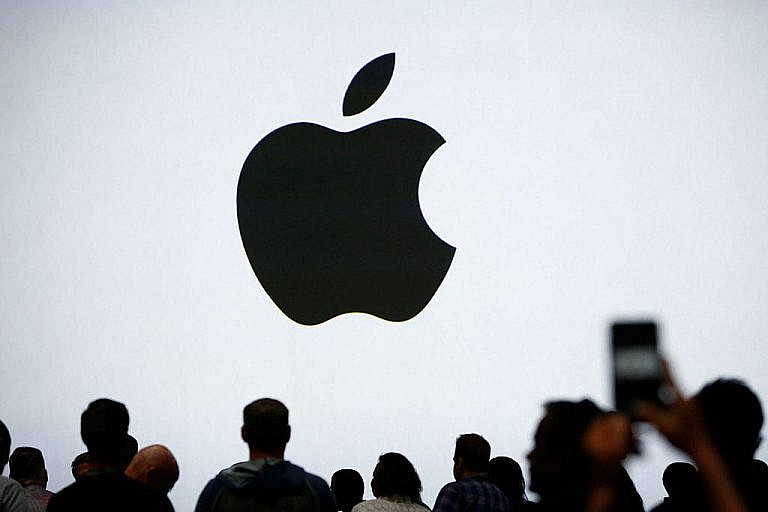 Apple сталкивается с трудностями перед ежегодным мероприятием: отставание в ИИ, регуляторные проблемы и падение акций.