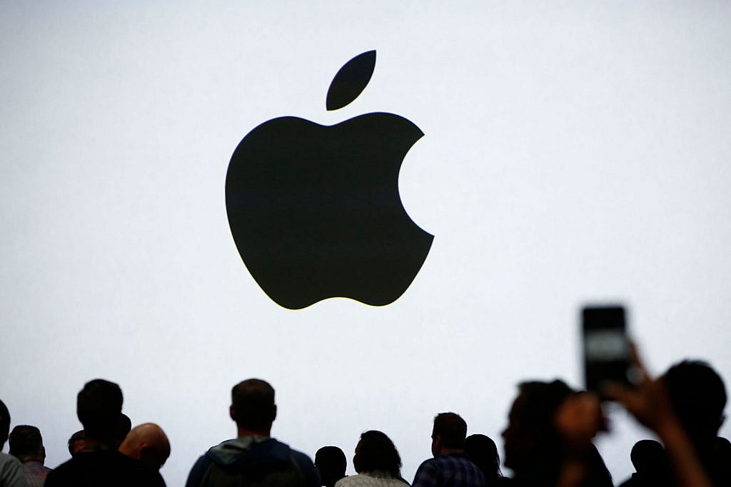 Apple сталкивается с трудностями перед ежегодным мероприятием: отставание в ИИ, регуляторные проблемы и падение акций.