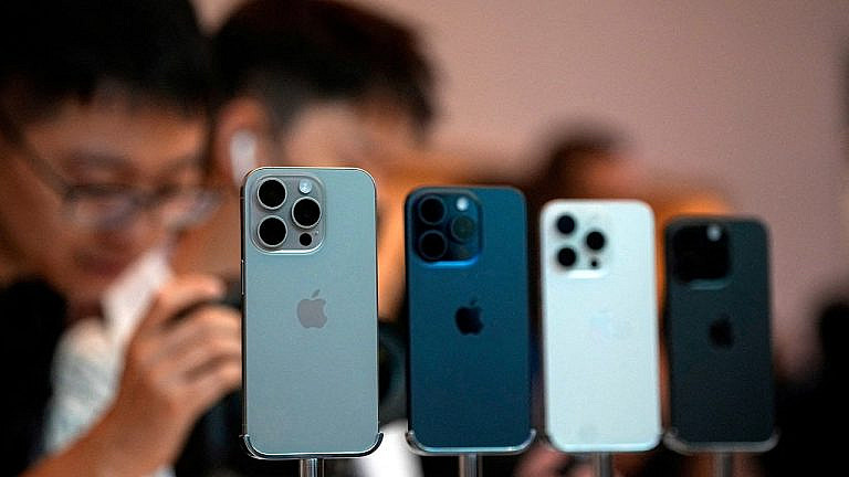 Apple представит складной iPhone к 2026 году: 8-дюймовый экран, титановый корпус и цена от 2500. Foxconn начнет производство в 2025.