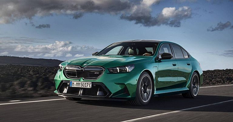 Новый BMW M5 с гибридной силовой установкой: 717 л.с., разгон до 100 кмч за 3,5 сек и запас хода на электротяге до 70 км.