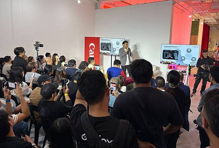 Canon представила три новые камеры V Series для авторов контента: EOS R50 V, PowerShot V1 и V10. Идеальный баланс между смартфонами и профкамерами.