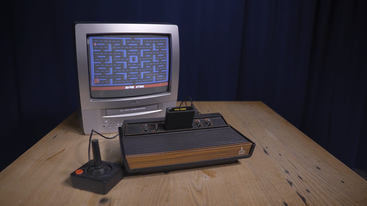 ChatGPT проиграл в шахматы Atari 2600 из-за отсутствия тактического анализа. ИИ путал фигуры и просил реванш после поражений.
