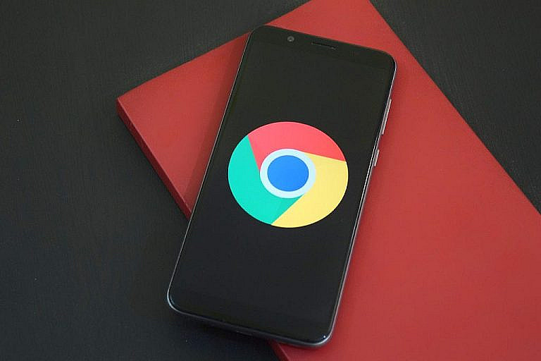 Google Chrome добавил AI-сводки для онлайн-покупок в США, анализируя отзывы и цены. Браузер превращается в персонального шопинг-ассистента.