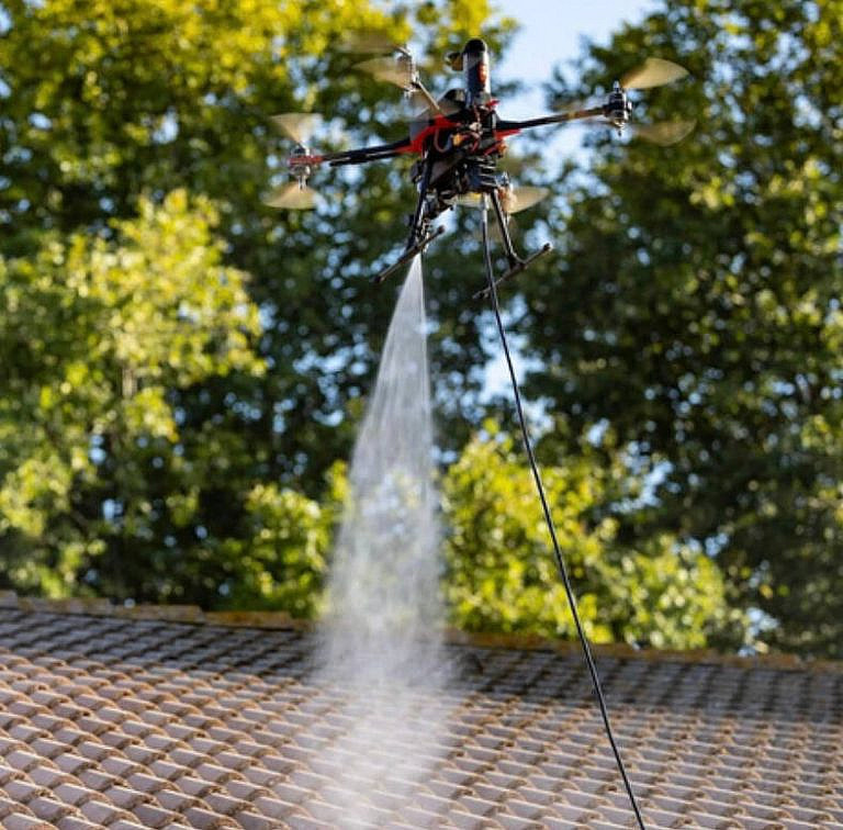 Azur Drone: инновационные дроны для чистки фасадов, витражей и солнечных панелей. Быстро, безопасно и экологично.