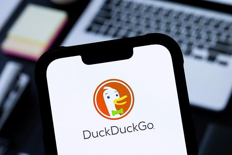 DuckDuckGo добавил фильтр для скрытия AI-изображений в поиске. Настройка доступна в разделе Изображения, работает на основе блоклистов.