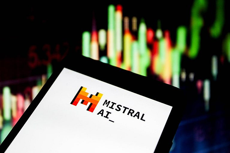 Mistral AI опубликовала отчет о влиянии ИИ на экологию: выбросы CO2, потребление воды и материалов при обучении моделей.