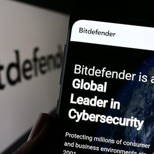 Фальшивый сайт Bitdefender распространяет вредоносные инструменты: VenomRAT, StormKitty и SilentTrinity. Узнайте, как защититься от атак и фишинговых доменов.