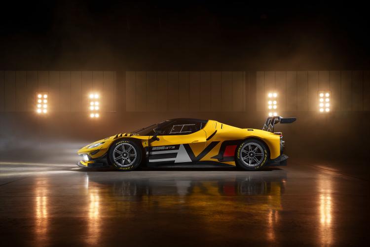 Обновленная Ferrari 296 GT3 Evo: доработанная аэродинамика, улучшенная управляемость и комфорт для гонок в классе LMGT3.