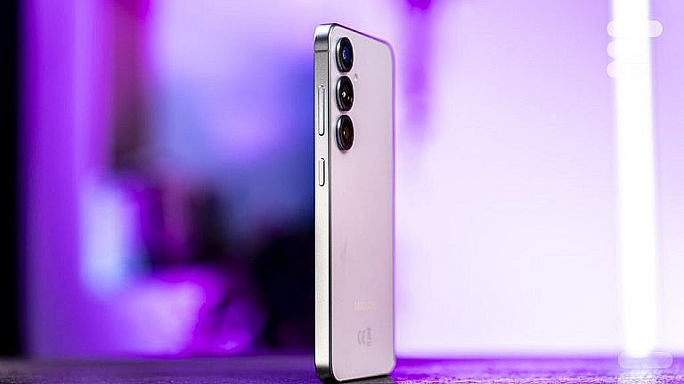 Samsung увеличит емкость батарей в Galaxy S26 Pro и S26 Edge. Новые флагманы получат аккумуляторы на 300 мАч больше, чем у предшественников.
