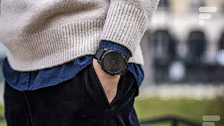 Garmin запатентовала технологию неинвазивного измерения сахара в крови для умных часов. Оптический датчик анализирует глюкозу без проколов.