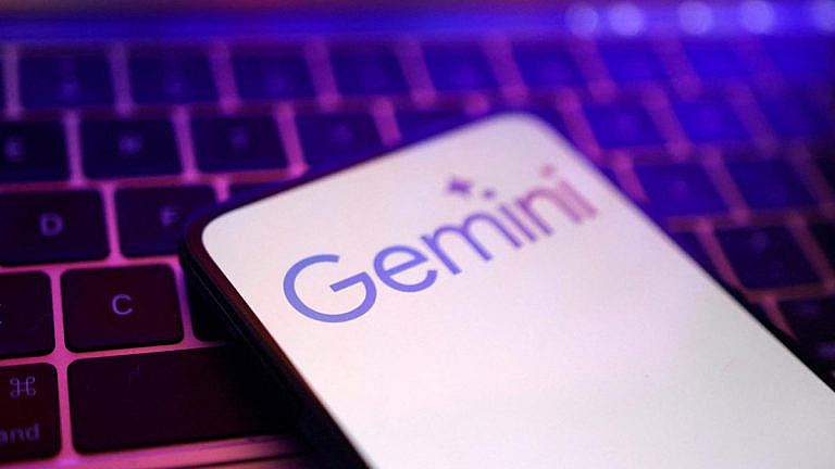 Google расширяет доступ к кастомным ИИ-ассистентам Gemini Gems для Workspace. Создавайте чат-ботов под задачи или используйте готовые шаблоны прямо в приложениях.