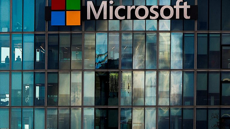 Microsoft добавила ИИ от Anthropic в GitHub для автоматизации разработки, исправления ошибок и ускорения процессов, расширяя сотрудничество с Google и OpenAI.