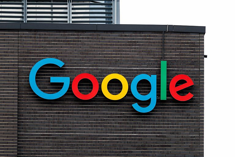Google исправила ошибку в AI Overviews: система утверждала, что сейчас 2024 год, хотя уже 2025. Баг заметили пользователи, компания быстро отреагировала. ИИ-поиск развивается, но ошибки случаются.