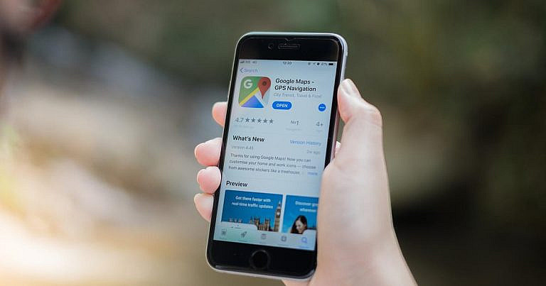 Ошибка Google Maps в Германии вызвала хаос: сервис ошибочно закрыл автобаны, спровоцировав пробки. Водители доверились навигации и попали в коллапс. Google оперативно исправил сбой.