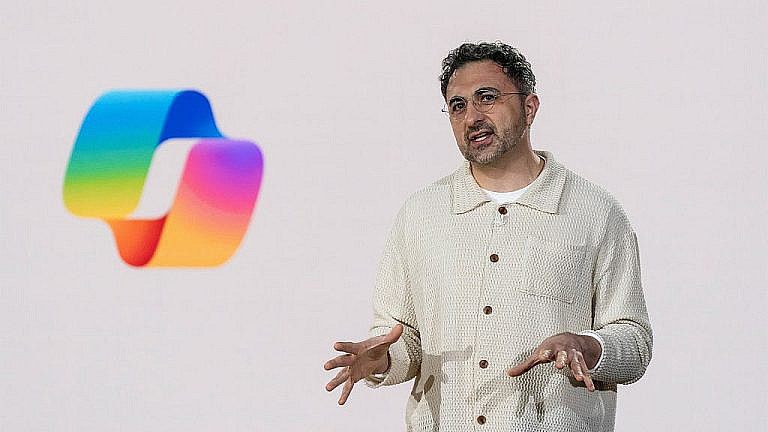 Как Google упустил шанс стать первым в гонке ИИ: история LaMDA, опередившей ChatGPT, но не вышедшей в срок из-за разногласий внутри компании.