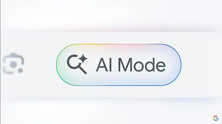 Google тестирует голосовой поиск Search Live в AI Mode. Функция работает через Project Astra, поддерживает голосовые команды и диалоговый режим.