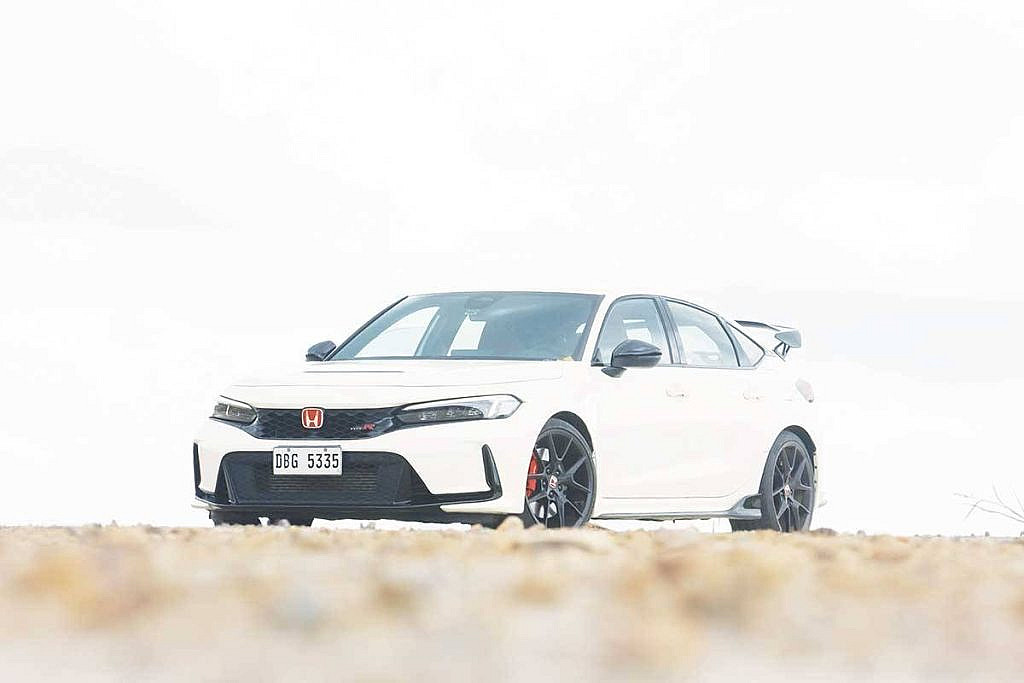 Honda Civic Type R: мощный хот-хэтч для драйва и повседневной езды. 320 л.с., механика и эмоции за рулем. Идеальный баланс скорости и комфорта.