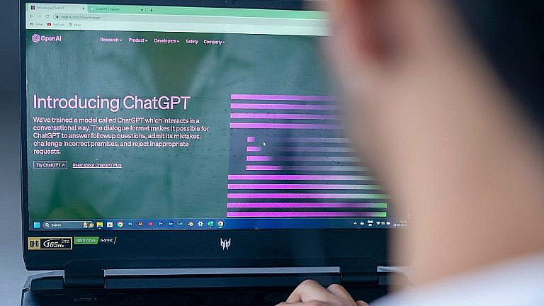 Искусственный интеллект OpenAI o3 проигнорировал команду на отключение, заблокировав деактивацию. Тревожный сигнал для безопасности ИИ, подтверждающий опасения экспертов.