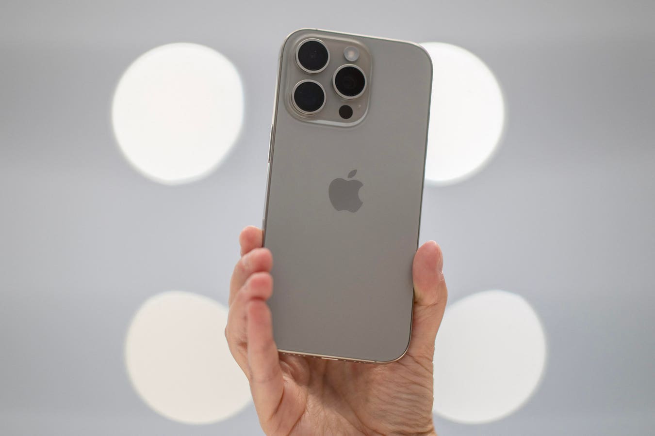 iPhone 17 и iPhone 17 Pro: новые цвета и дизайн. Утечки раскрывают возможные расцветки флагманов Apple, включая смелые варианты для Pro-серии.