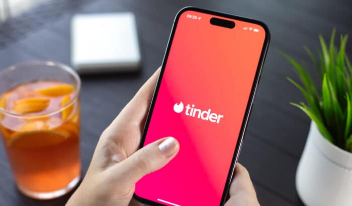 Tinder запустил голосовую игру Game Game с GPT-4o для тренировки флирта. Интерактивные диалоги с ИИ-аватарами помогают чувствовать себя увереннее в реальных знакомствах.