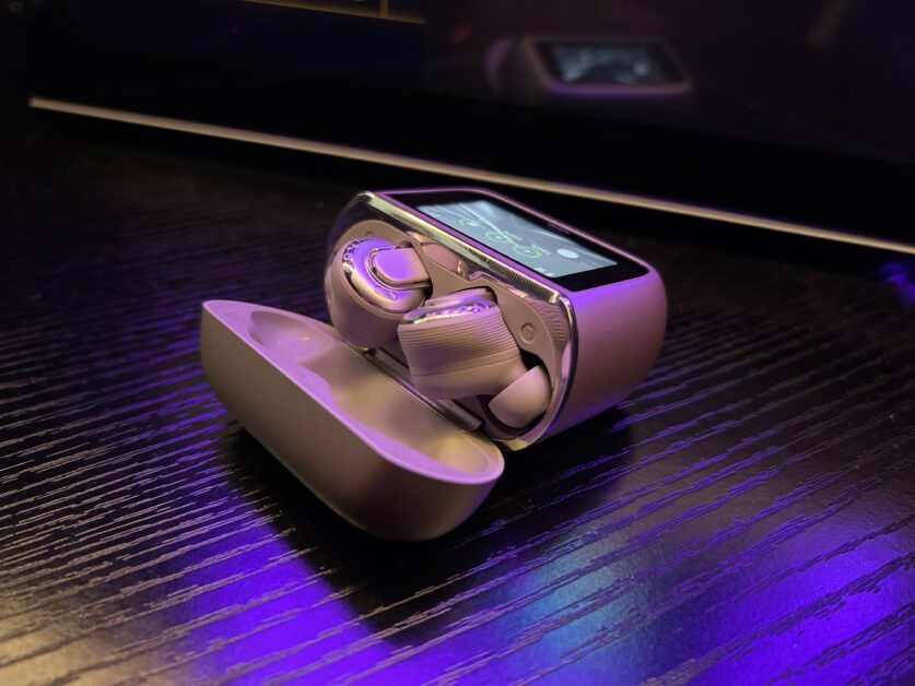 JBL Tour Pro 3: премиальные наушники с умным кейсом, адаптивным шумоподавлением и пространственным звуком. Идеальный звук для ценителей.