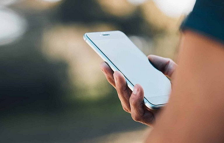 Сенсоры смартфонов измеряют гидратацию организма с точностью 8792. Технология для спортсменов, постящихся и пожилых людей.