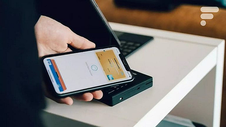 Curve Pay теперь заменяет Apple Pay на iPhone в ЕС, позволяя использовать одну карту для всех платежей без ограничений Apple. Требуется iOS 17.4 и выше.