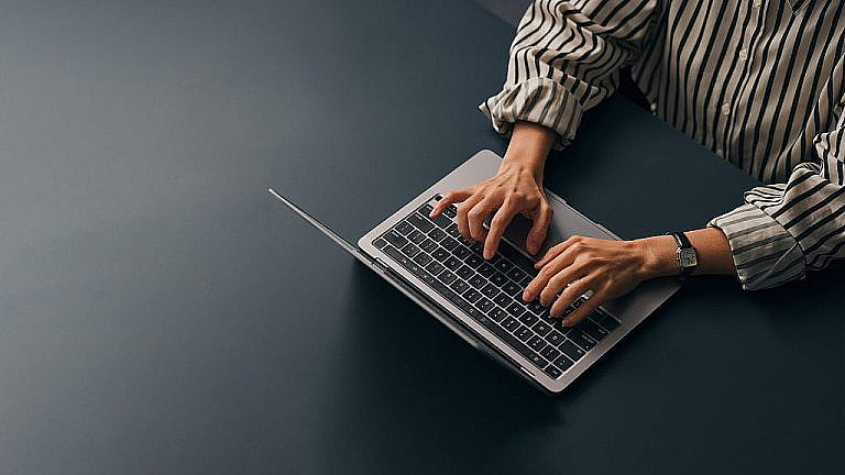 NCSC рекомендует менеджеры паролей и passkeys как безопасную альтернативу традиционным паролям. Узнайте о преимуществах новых технологий аутентификации.