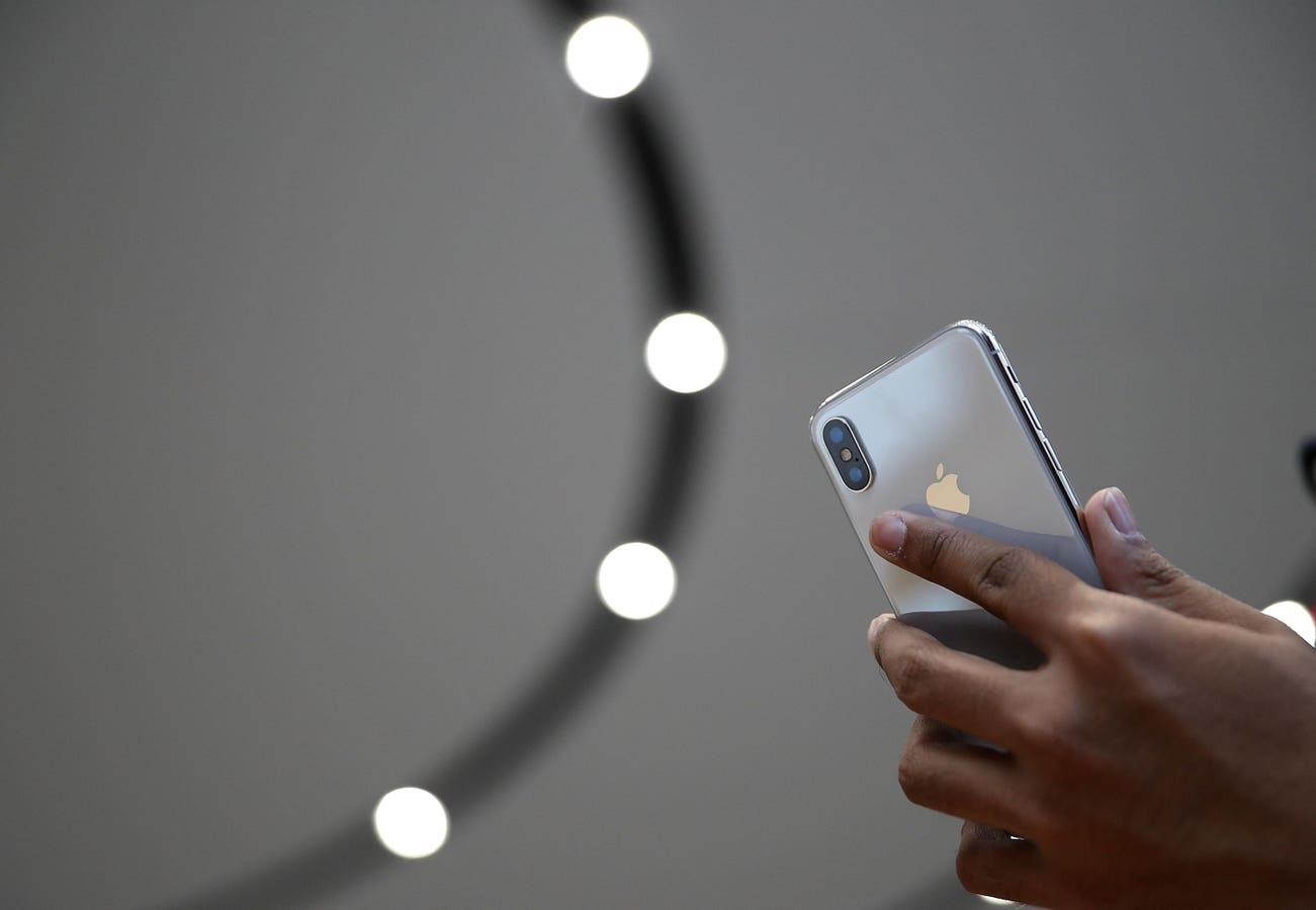 Apple перевела iPhone 8 и 7 Plus в категорию винтажных: что это значит для пользователей? Обновления iOS прекратятся, но критические исправления возможны. Ремонт станет сложнее.
