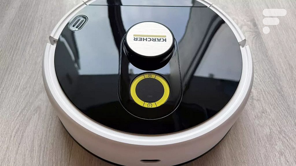 Робот-полотер Karcher RCF 3 с микрофибровым валиком: мощная мойка, точная навигация, но громоздкий и требует ухода. Цена 580 евро.