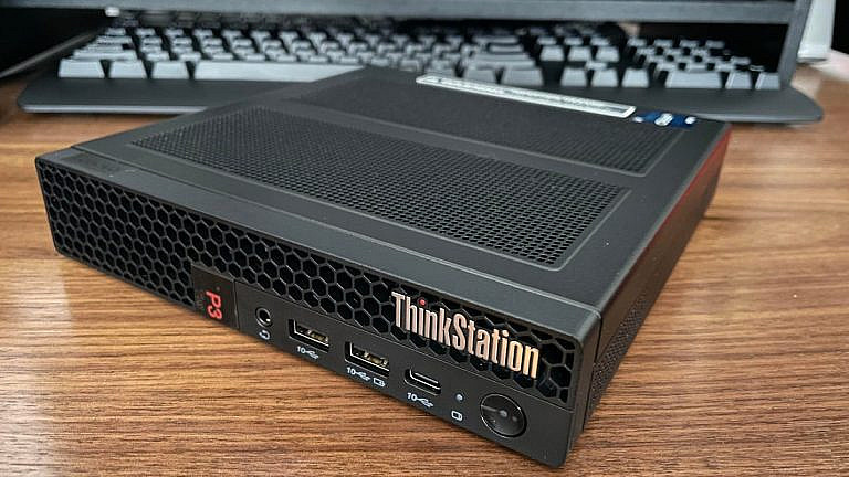 Компактная рабочая станция Lenovo ThinkStation P3 Tiny с мощным железом, поддержкой 6 мониторов и Linux из коробки. Идеальна для профессионалов.