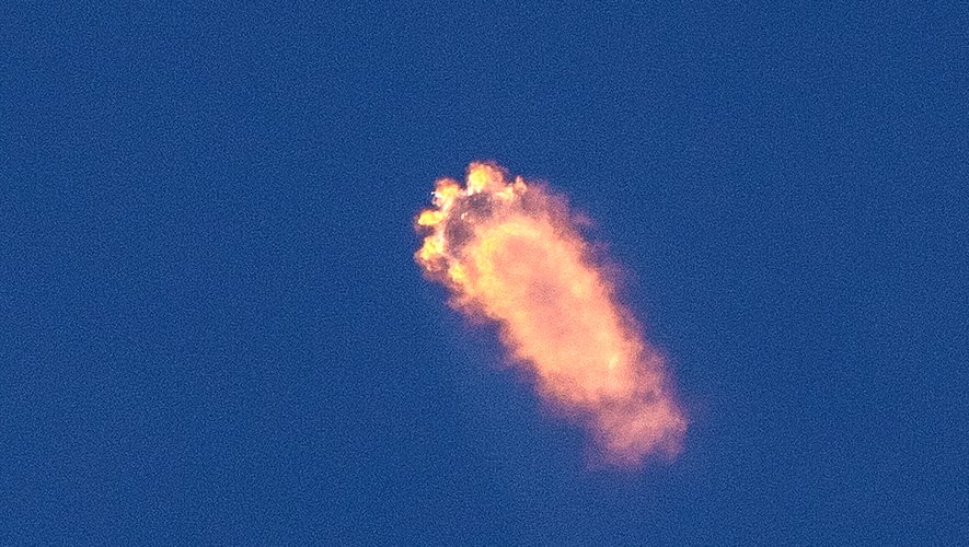 Жители Лос-Анджелеса перепугались из-за громкого хлопка, приняв его за землетрясение. Оказалось, это звуковой удар от корабля SpaceX Dragon.