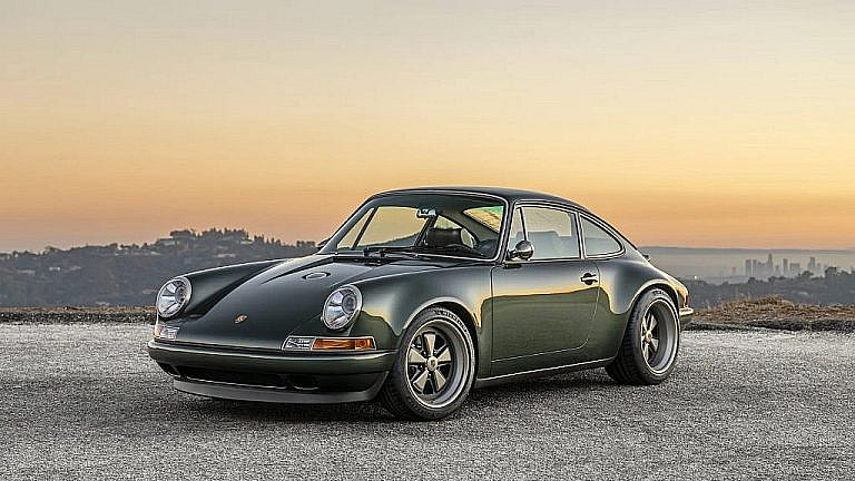 Эксклюзивный Porsche 911 от Singer: Black Watch Commission с 4.0-литровым двигателем, уникальным дизайном и минимальным пробегом. Редкий шанс приобрести классику за 1 млн.