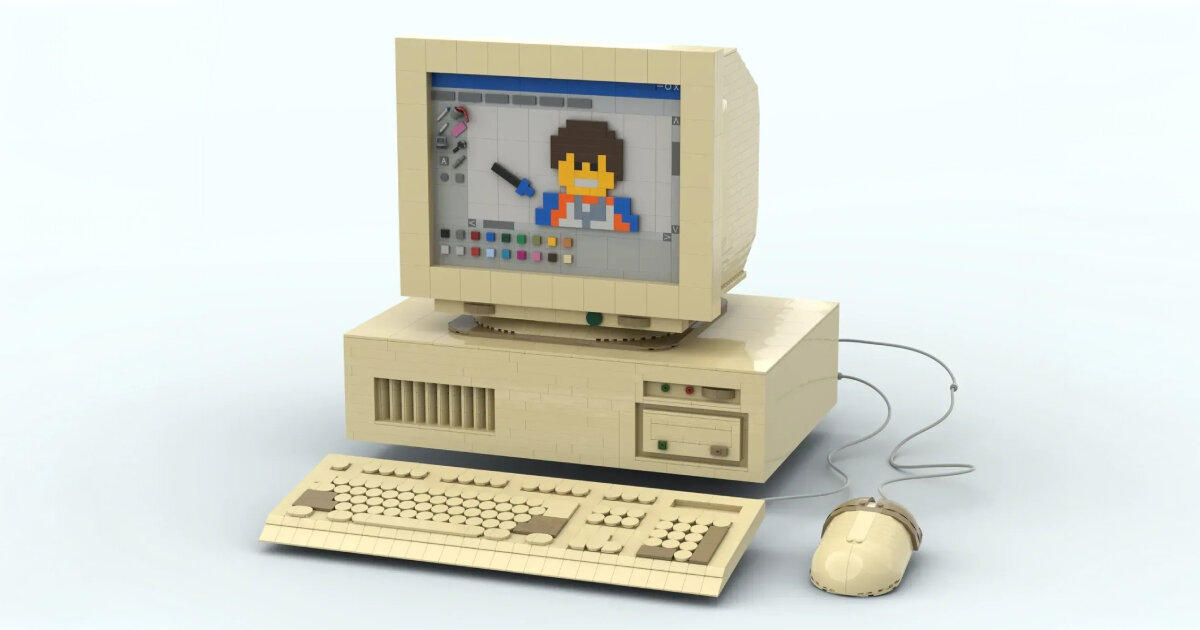 Ретро-компьютер из LEGO: ностальгичный концепт с CRT-монитором, клавиатурой и мышкой. 2286 деталей, сменные экраны и дисковод.