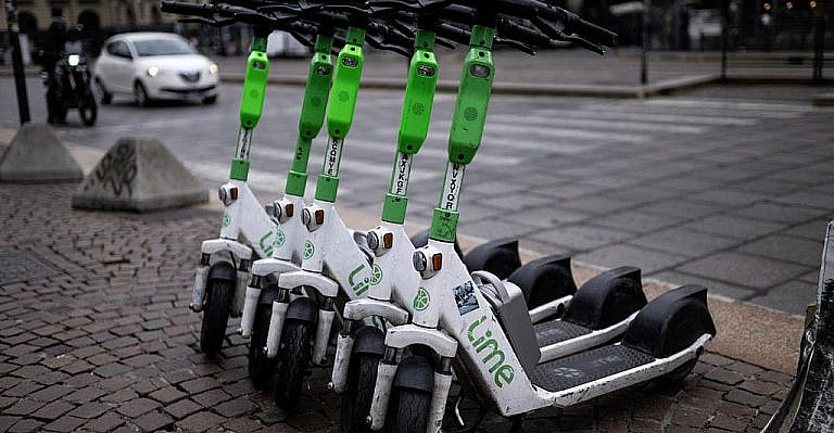 Lime и Uber продлили партнерство, сохранив аренду электросамокатов и велосипедов в приложении. Кэшбэк 10 для Uber One.