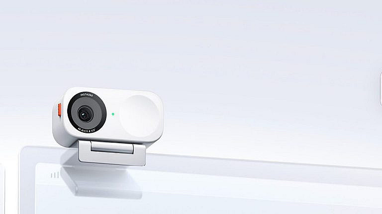 Insta360 Link 2C веб-камера 4K HDR с шумоподавлением и автофокусом. Идеальна для видеозвонков с отличным качеством и удобными функциями.