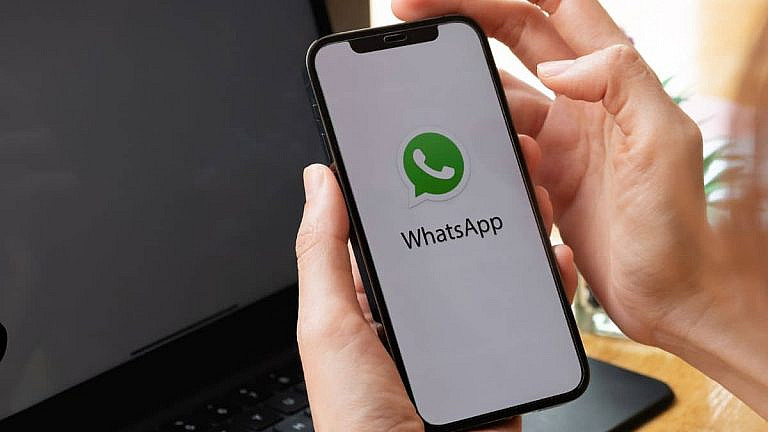 WhatsApp вводит рекламу в статусах и промосообщения. Meta монетизирует мессенджер, сохраняя приватность переписок.