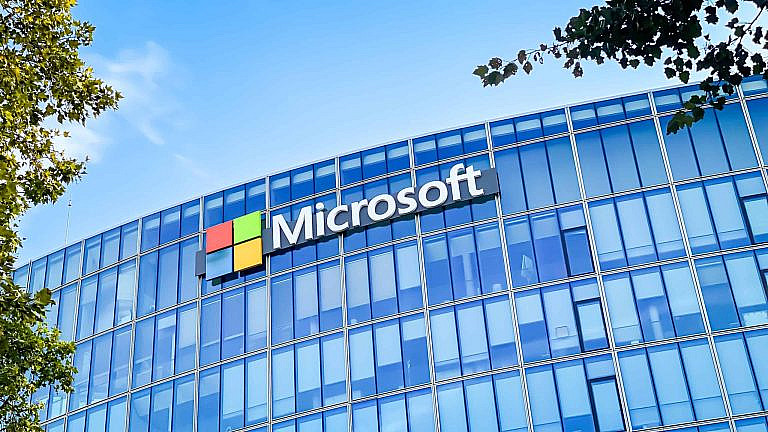 Microsoft представила протокол MCP для взаимодействия ИИ разных компаний, упрощая совместную работу и доступ к внешним данным.