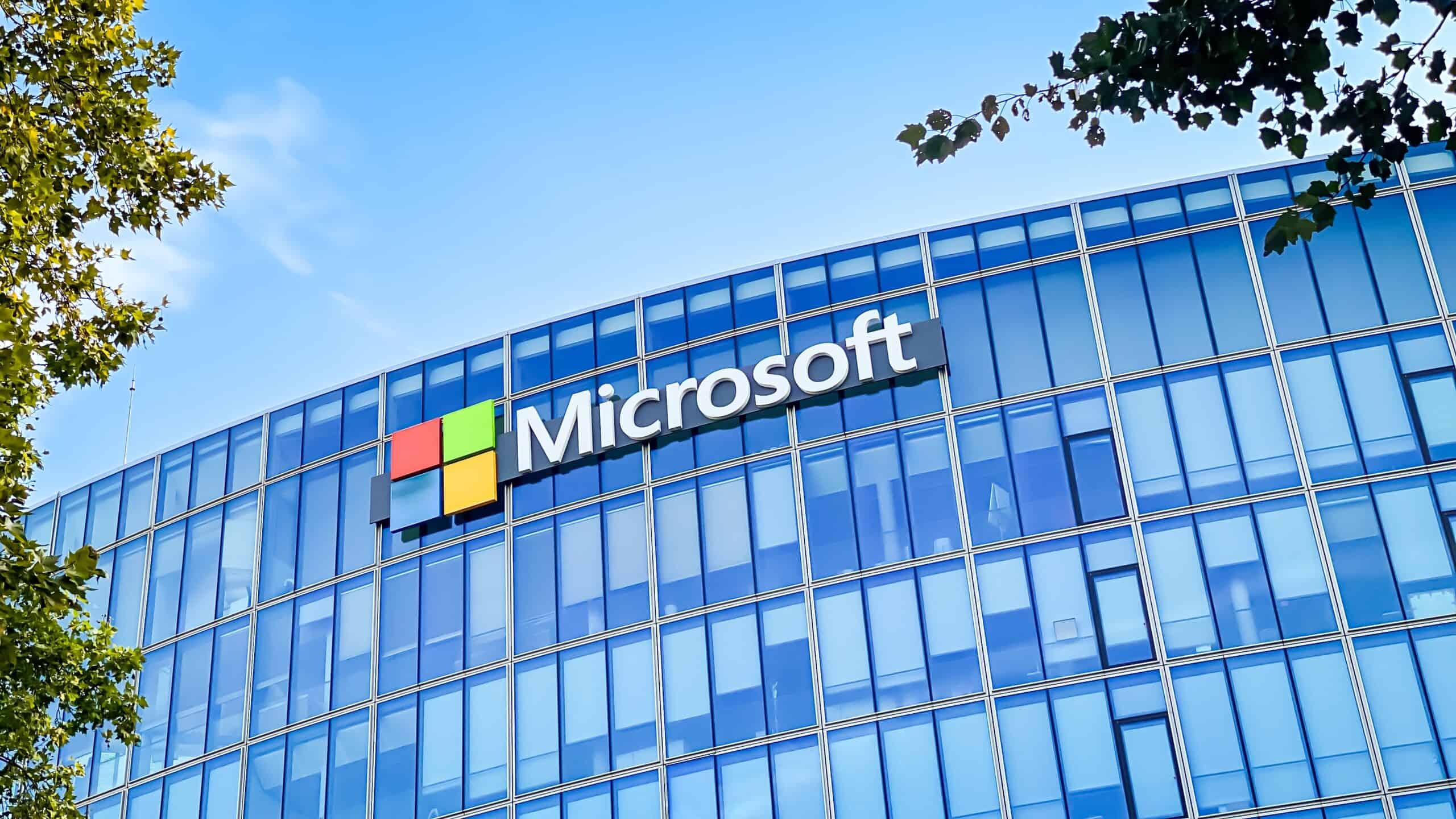 Microsoft представила протокол MCP для взаимодействия ИИ разных компаний, упрощая совместную работу и доступ к внешним данным.