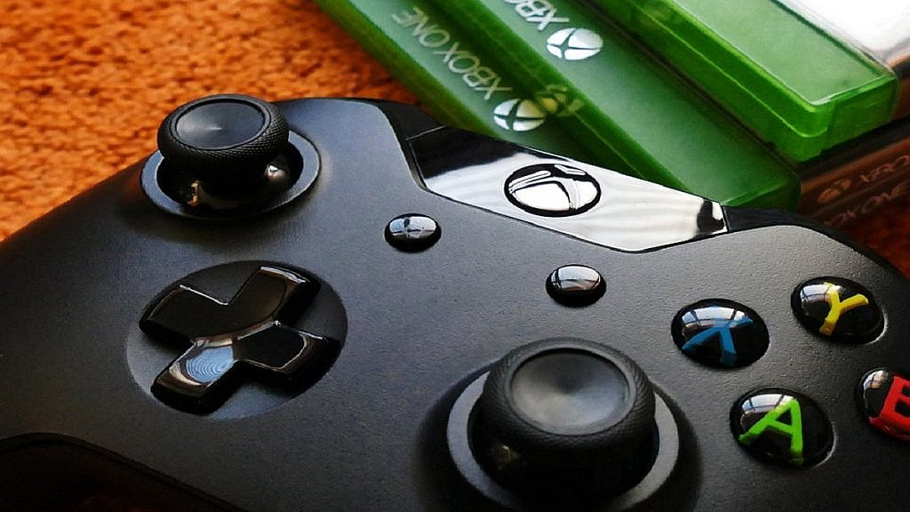 Microsoft разрабатывает портативную Xbox-консоль с кастомным APU от AMD, чтобы конкурировать с Steam Deck и Nintendo. Устройство станет частью экосистемы Xbox.