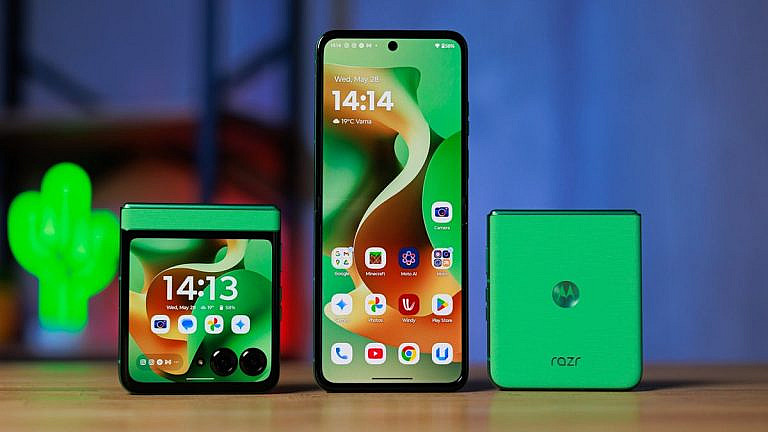 Motorola Razr 2025 по скидке 599.99: складной смартфон с 6,9-дюймовым экраном, 50 Мп камерой и 4500 мАч батареей.
