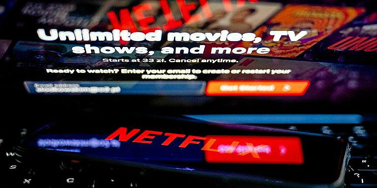 Netflix использовал ИИ для спецэффектов в сериале L'ternaute, ускорив процесс в 10 раз. Будущее киноиндустрии под вопросом.