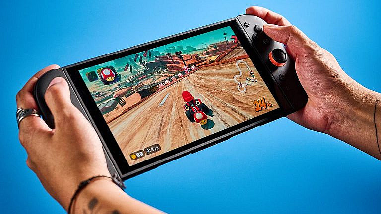 Nintendo Switch 2 в продаже с 6 июня 2025 года. Консоль быстро раскупают, несмотря на цену от 449. Где искать и какие аксессуары выбрать.